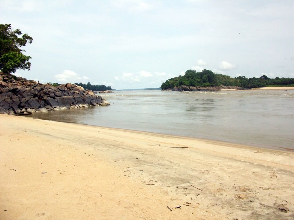 Playa de arena descubierta en el río Caquetá